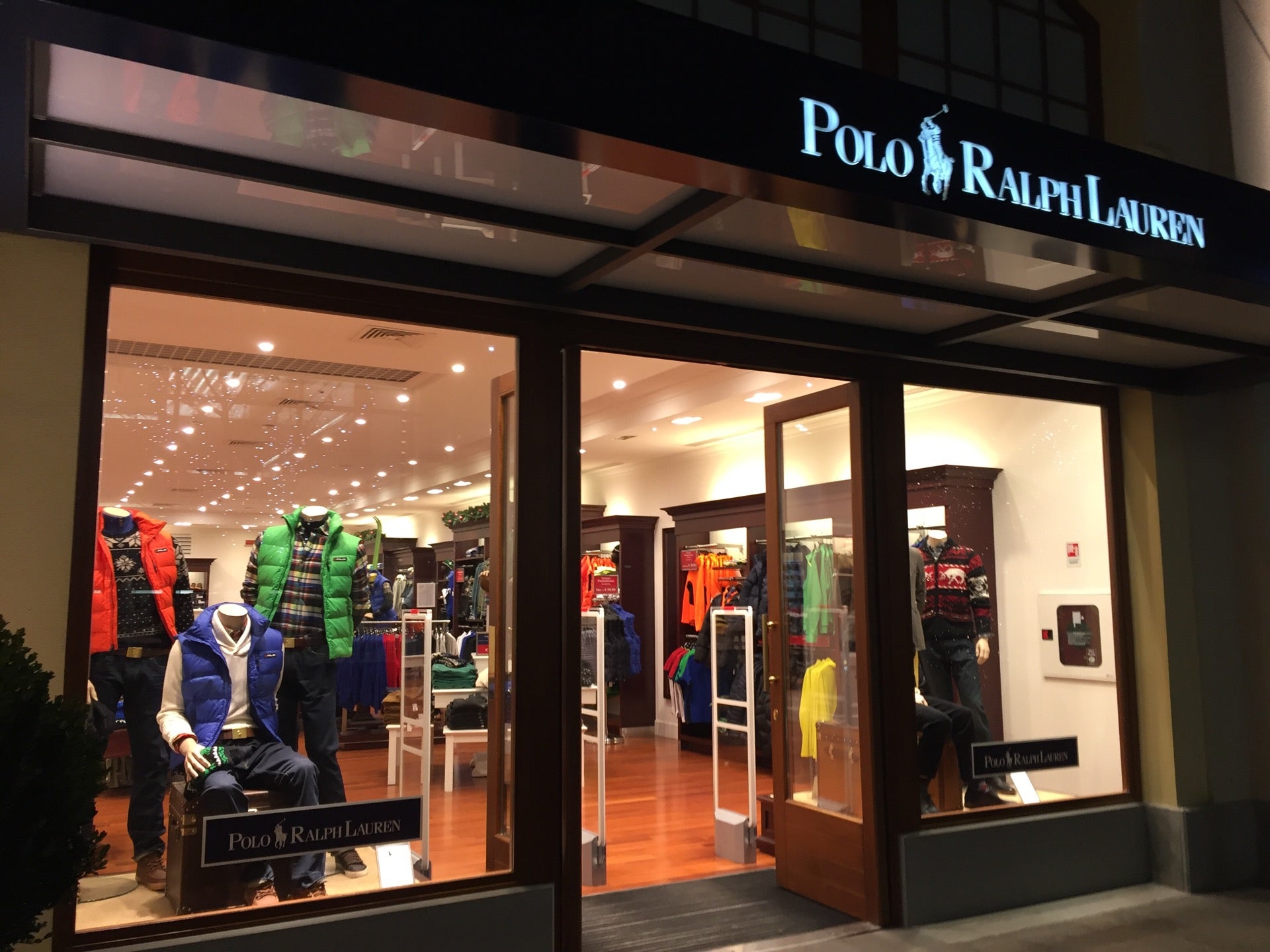 Ralph lauren moscow. Polo Ralph Lauren бутик. Бутик Ральф Лорен в Москве. Магазин Ральф Лорен в Москве. Polo Ralph Lauren Moscow.