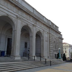 Photo taken at Freer Gallery of Art by Wendel L. on 12/28/2012