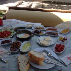Yedi Kizlar & Serenti Cafe Kahvalti