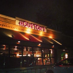 Houston’s Restaurant corkage fee 