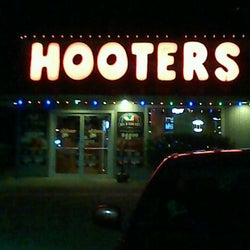 Hooters corkage fee 