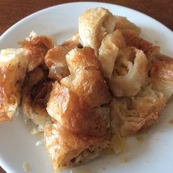 Meşhur Sarıyer Börekçisi