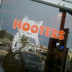 Hooters corkage fee 
