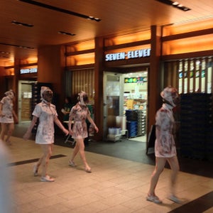 セブンイレブン東京ミッドタウン店>