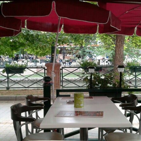 Café De Paris