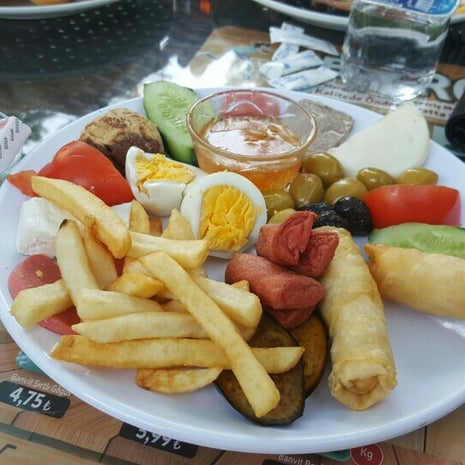 Emirgan Cafe