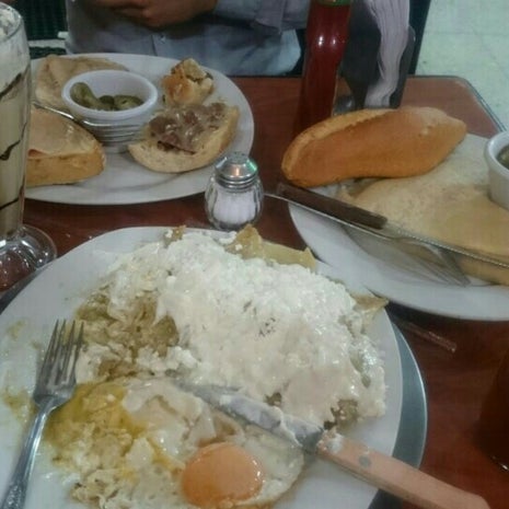 Cafetería y Pozolería Rayarth