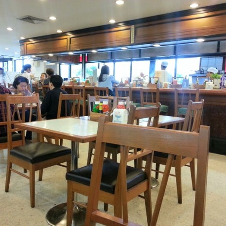 Took Lae Dee (ถูกและดี)