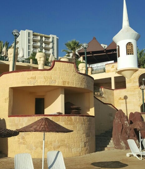 Fantasia De Luxe Hotel Room Service