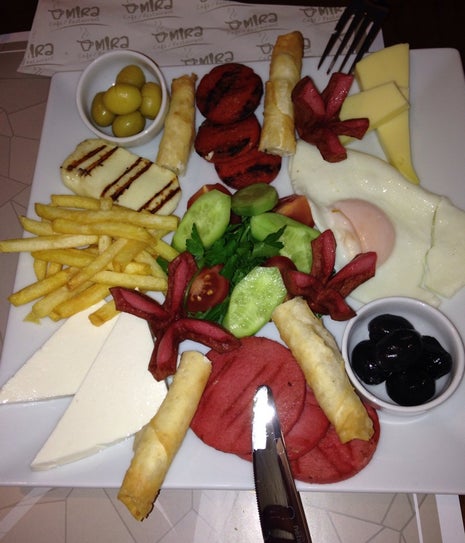 Mira Cafe & Restaurant