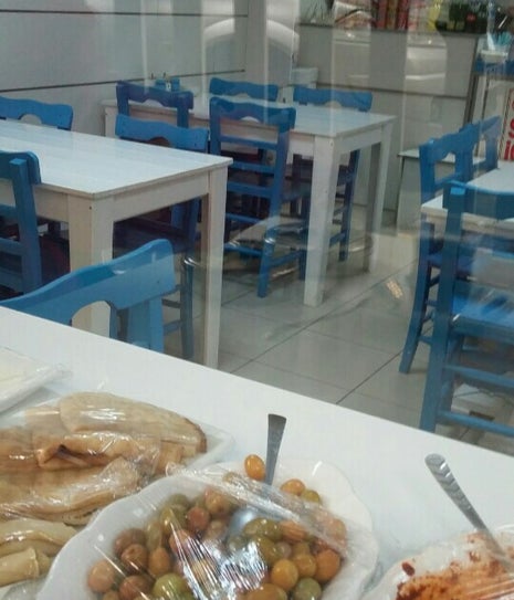 Mavi&Beyaz Çiğ Börek Salonu