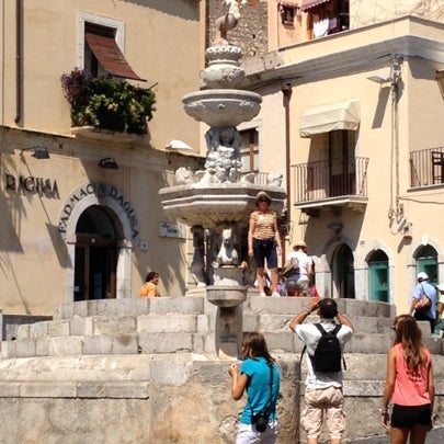 Where's Good? Holiday and vacation recommendations for Taormina, Italia. What's good to see, when's good to go and how's best to get there.