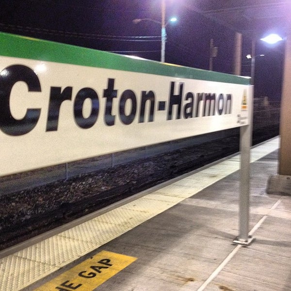 Croton Harmon Train Station - Metro North + Amtrak - Train Station in