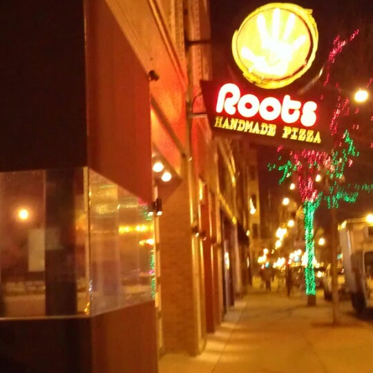 Roots Handmade Pizza East Ukrainian Village Chicago, IL