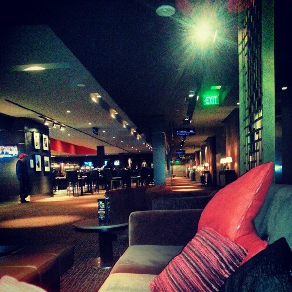 ipic theater in bolingbrook