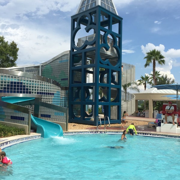 Bay Cove Pool - Disney's Contemporary Resort - 9 tips