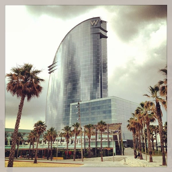 W Barcelona - La Barceloneta - Plaça de la Rosa dels Vents, 1