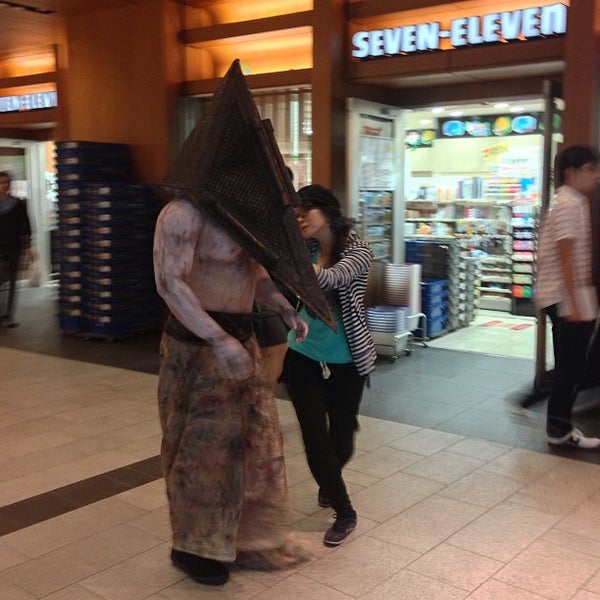 セブンイレブン東京ミッドタウン店>