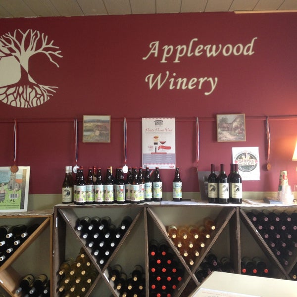 Applewood Orchards & Winery 82 Four Corners Rd
