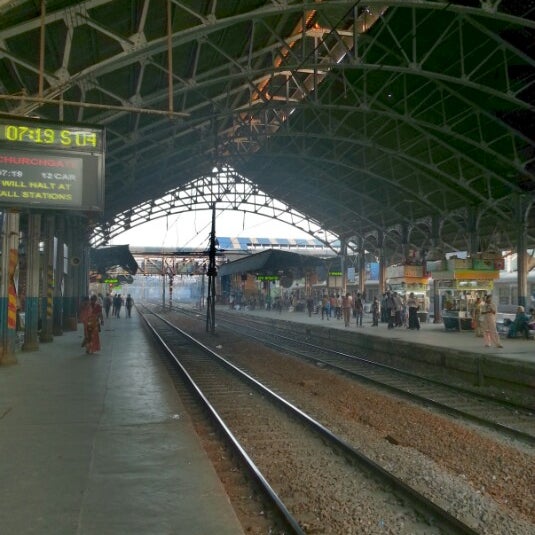 Bandra Railway Station - Train Station In Bandra West