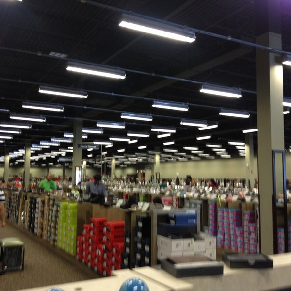 DSW Designer Shoe Warehouse - Iselin, NJ