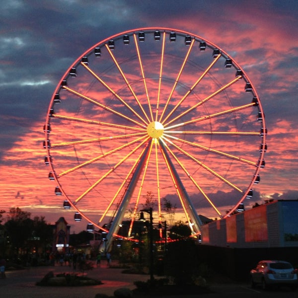 The Great Smoky Mountain Wheel - Theme Park Ride / Attraction