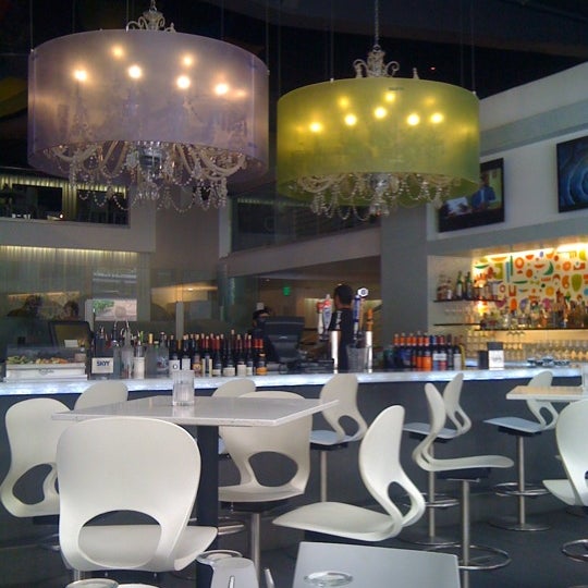 Lulu California Bistro Downtown Palm Springs 200 S Palm Canyon Dr