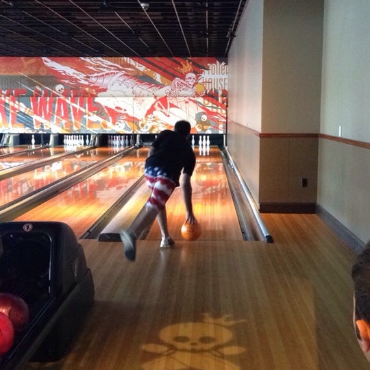 Costa Mesa 55 Tavern+Bowl Bowling Alley