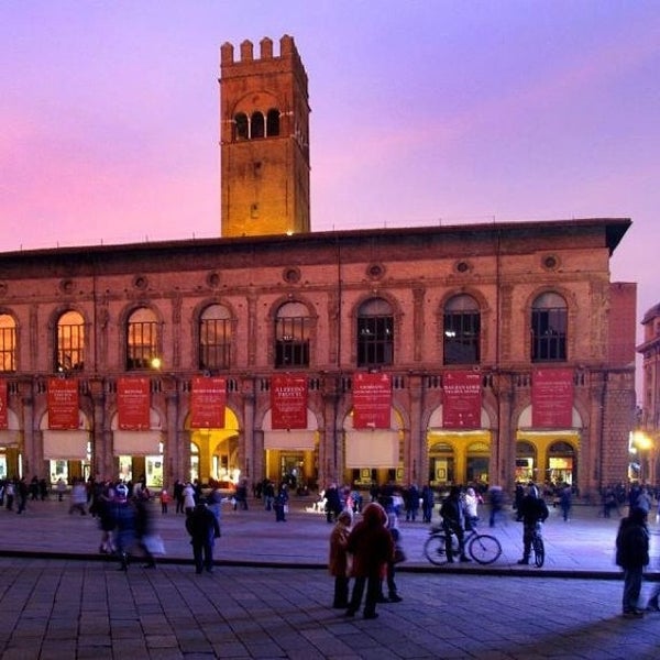 Where's Good? Holiday and vacation recommendations for Bologna, Italy. What's good to see, when's good to go and how's best to get there.