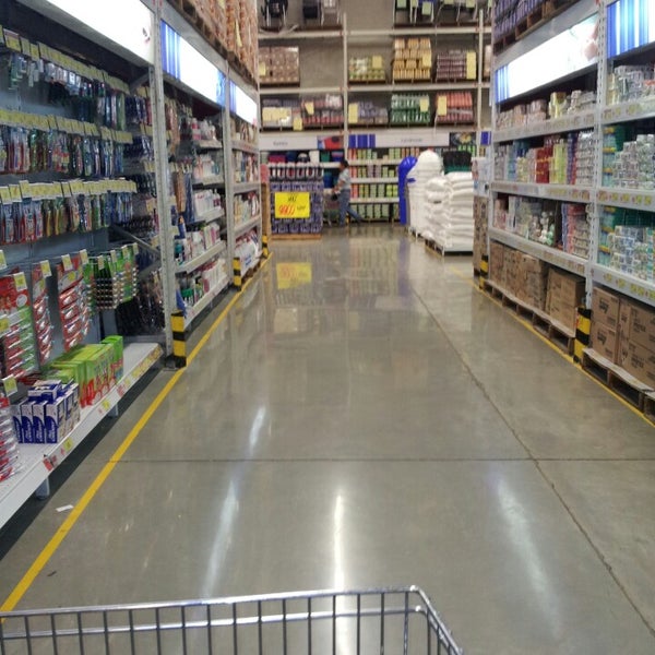 Makro Department Store