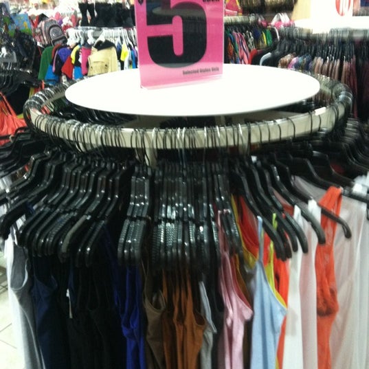 How To Franchise A Rainbow Clothing Store