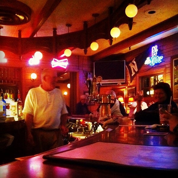 Hackney's on Lake Ave Burger Joint in Glenview