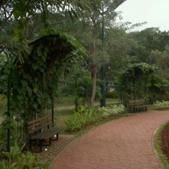 Taman Jogging Summarecon Kelapa Gading - Kelapa Gading 