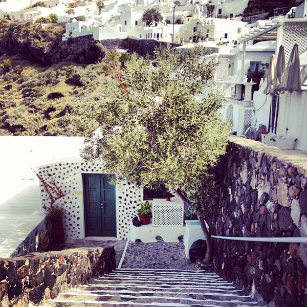 Where's Good? Holiday and vacation recommendations for Santorini Island, Greece. What's good to see, when's good to go and how's best to get there.