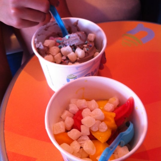 USwirl Frozen Yogurt Frozen Yogurt Shop