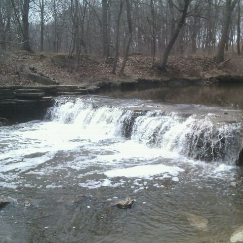 waterfall glen forest preserve hiking chicago