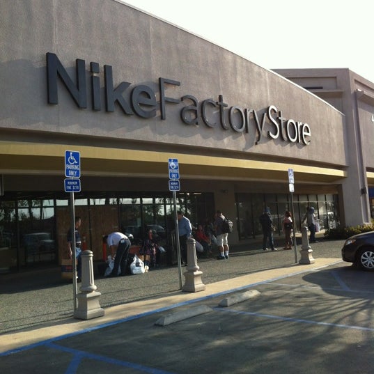 nike outlet near me