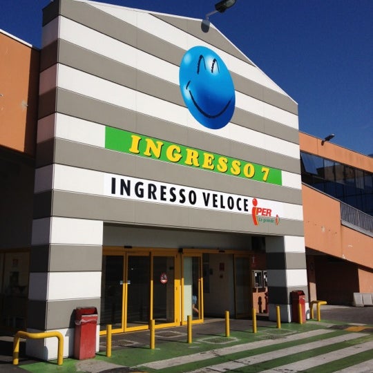 Foto di Centro Commerciale Globo Centro commerciale in Busnago