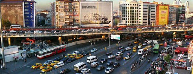 Mecidiyeköy is one of Türkiye'de Gezilmesi- Görülmesi Gereken Yerler.