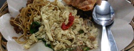 Warung Pecel Family 2 is one of Wisata Kuliner Samarinda.