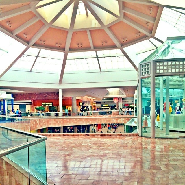 hollister sunland park mall