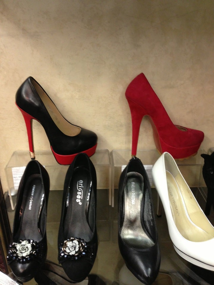 Магазин туфель фото. Магазин обуви. Про обувь. Ассортимент обуви. Дм маркет златоуст.