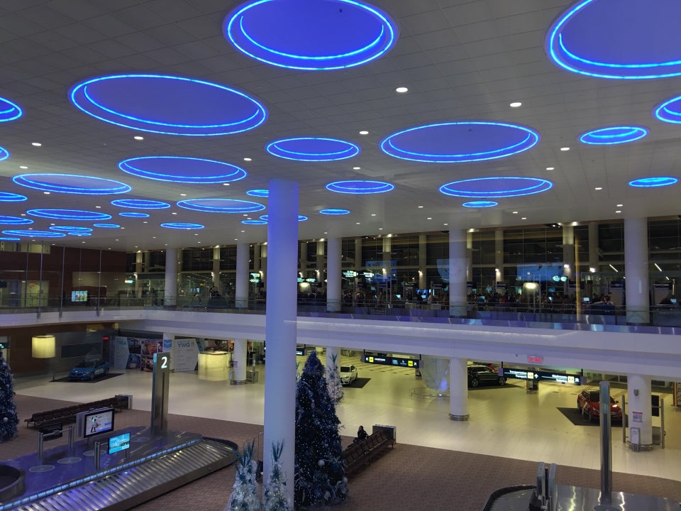 Photo of Winnipeg International Airport (YWG)