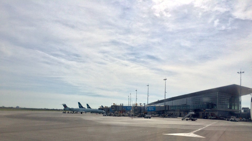 Photo of Winnipeg International Airport (YWG)