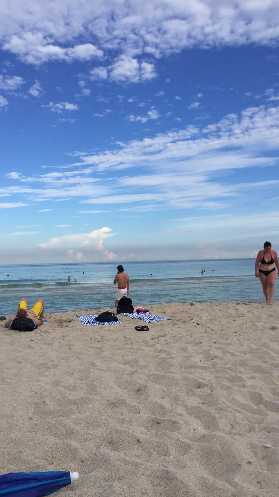 A beach in the Midwest? Say less! 📍Find 12th Street Beach on the Chic