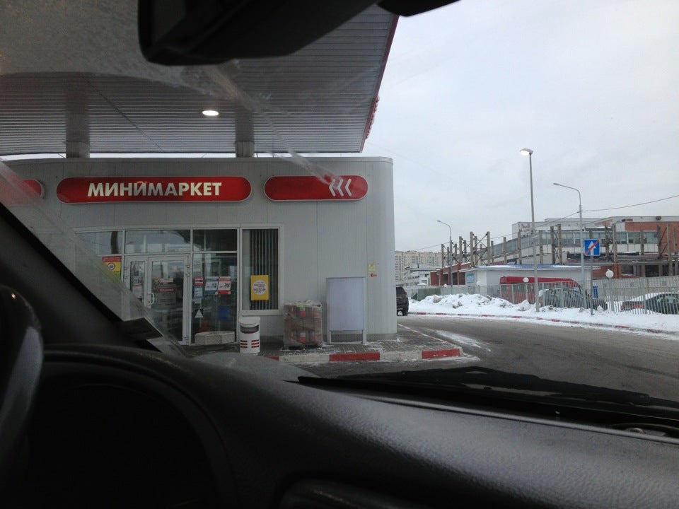 Бензовоз на азс лукойл. Азс лукойл на трассе м11. Заправка лукойл санкт петербург. Заправка лукойл санкт петербург. Пулковское шоссе 37к1.