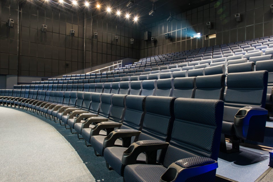 Жемчужная плаза кинотеатр сеансы на сегодня. Питерлэнд зал 11 IMAX. Питерлэнд кинотеатр зал 3. Кронверк Синема Балканский.