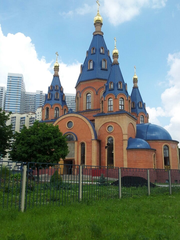 Храм державной иконы божией матери в чертаново. Церковь Державной Богоматери в Чертаново. Храм Почаевской иконы Божией матери в Чертаново. Церковь на Чертановской улице. Храм Державной Божьей матери в Чертаново фото.