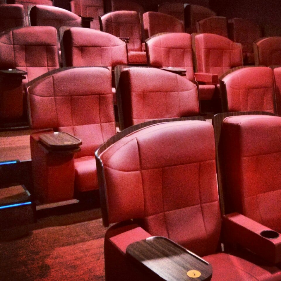 Кинотеатр гранд синема. Cinema Grand Palace кинотеатр СПБ. Синема Гранд Палас кинотеатр. Cinema Grand Palace VIP зал. Гранд Палас вип зал.