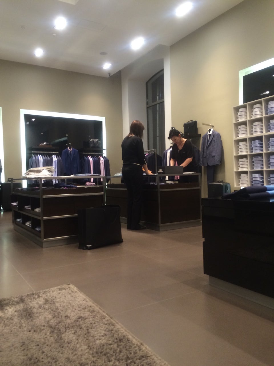 Магазин boss в москве. Бутик хуго босс москва. Хьюго босс магазины. Восс магазины в москве. Некит боссов.